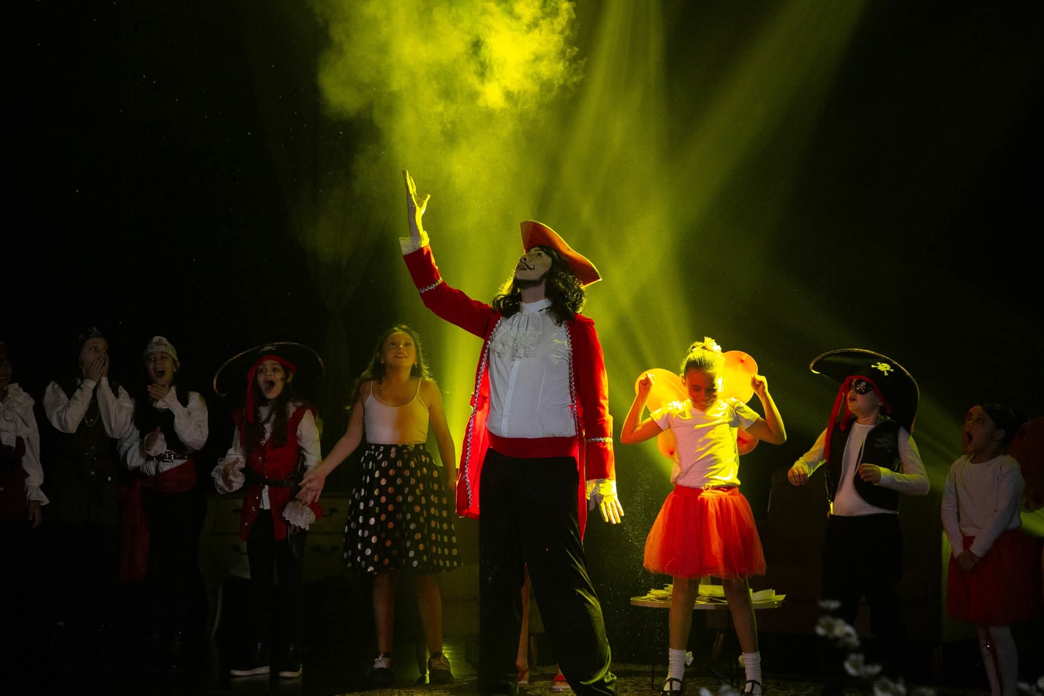 Espetáculo teatral “O Mistério do Gancho” emocionou o público e arrecadou 172 kg de alimentos para o Lar São José
