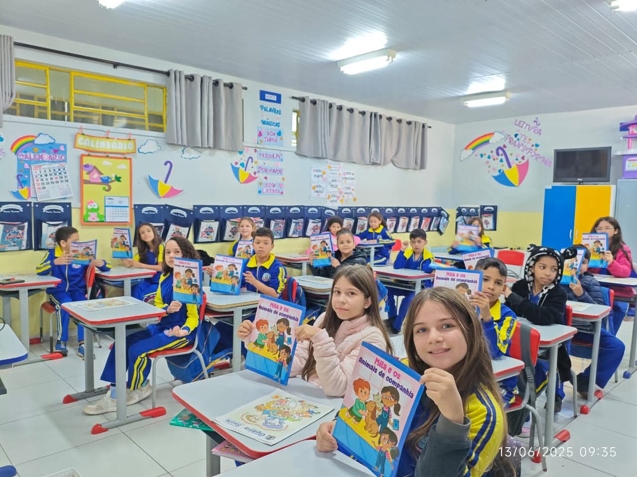 Alunos do Ensino Fundamental Participam de Palestra Sobre Maus-Tratos aos Animais