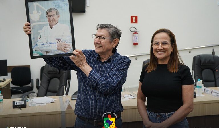 CÂMARA HOMENAGEIA ANTÔNIO DINIZ, APROVA PROJETOS E RECEBE UEMS