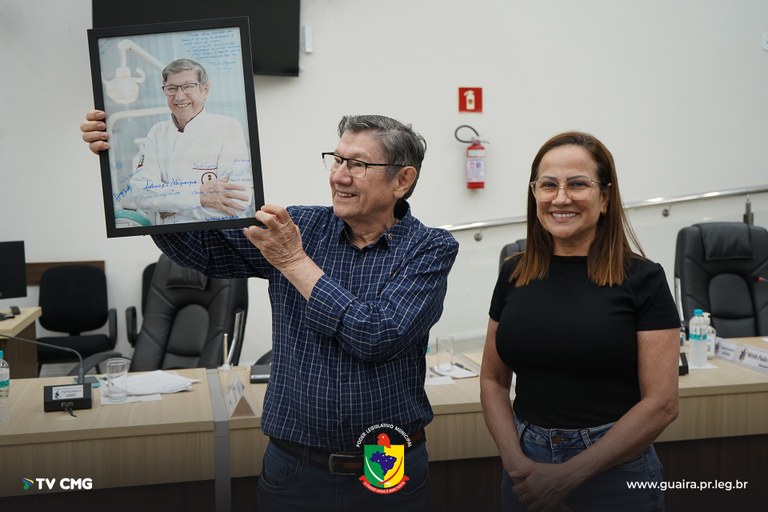 CÂMARA HOMENAGEIA ANTÔNIO DINIZ, APROVA PROJETOS E RECEBE UEMS