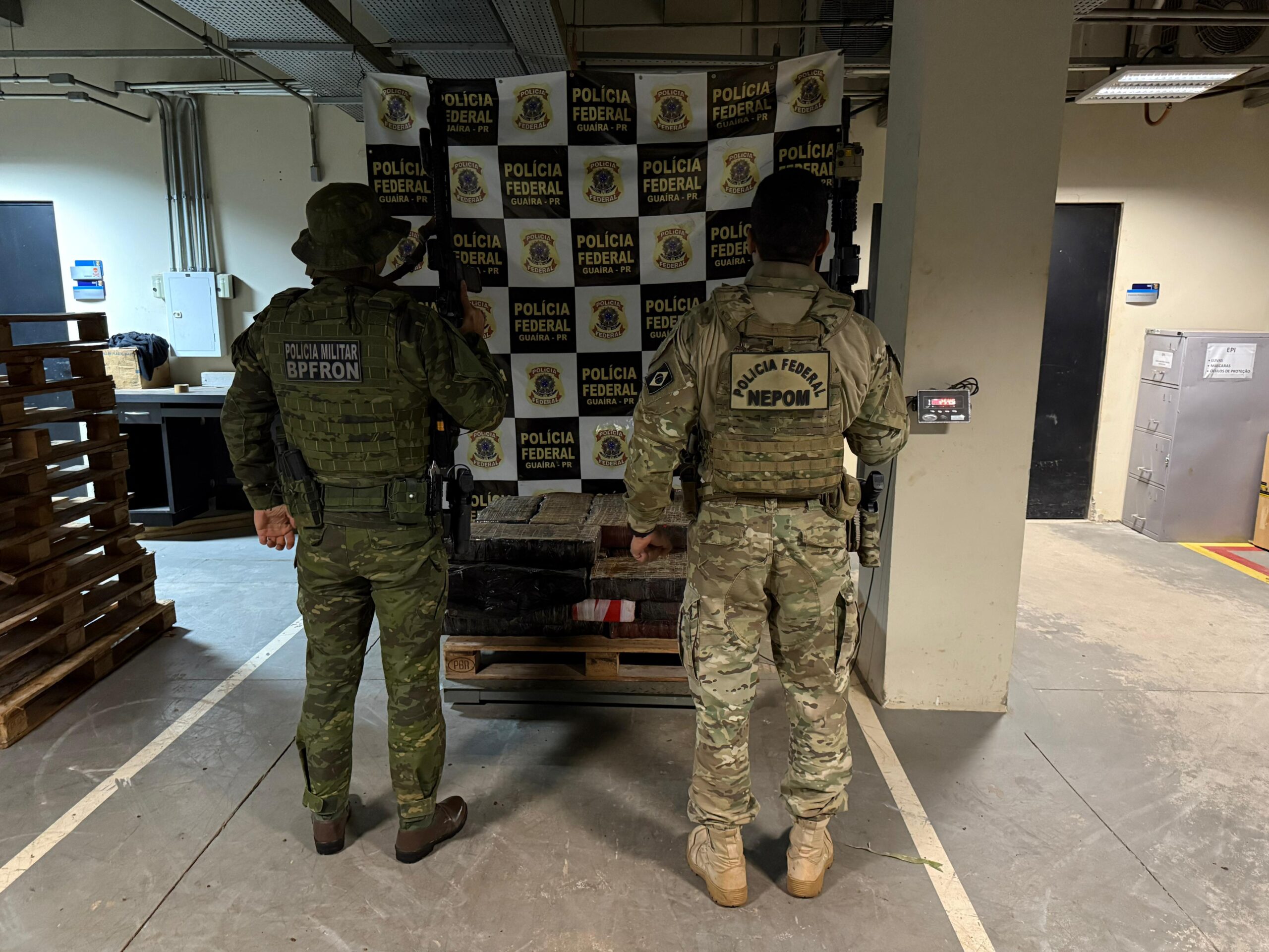 PF e BPFron apreendem mais de 250kg de maconha na zona rural de Guaíra