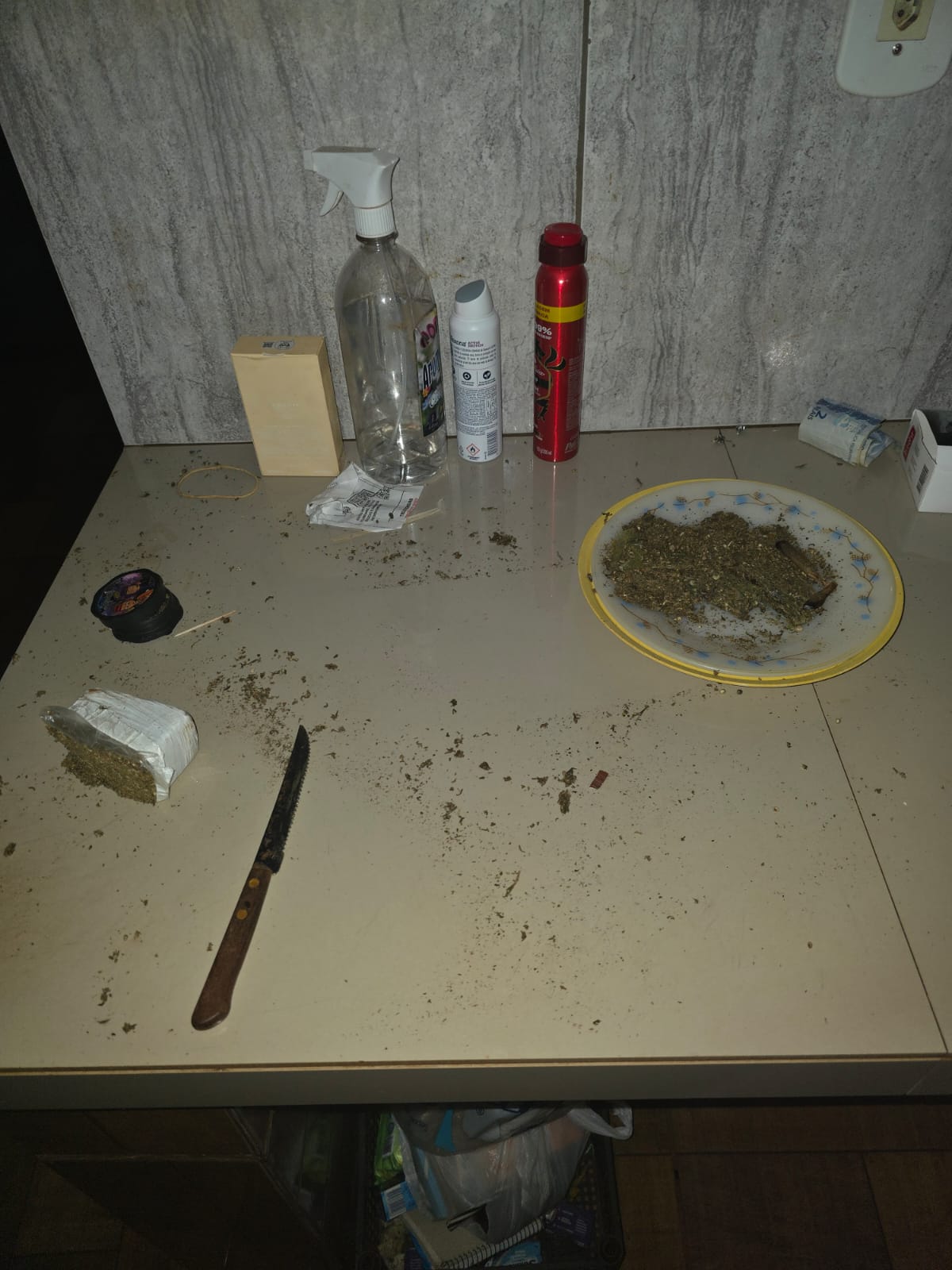 Guaíra – PF e BPFRON realizam prisão de um homem que entrou em luta corporal com policial durante apreensão de 15kg de maconha