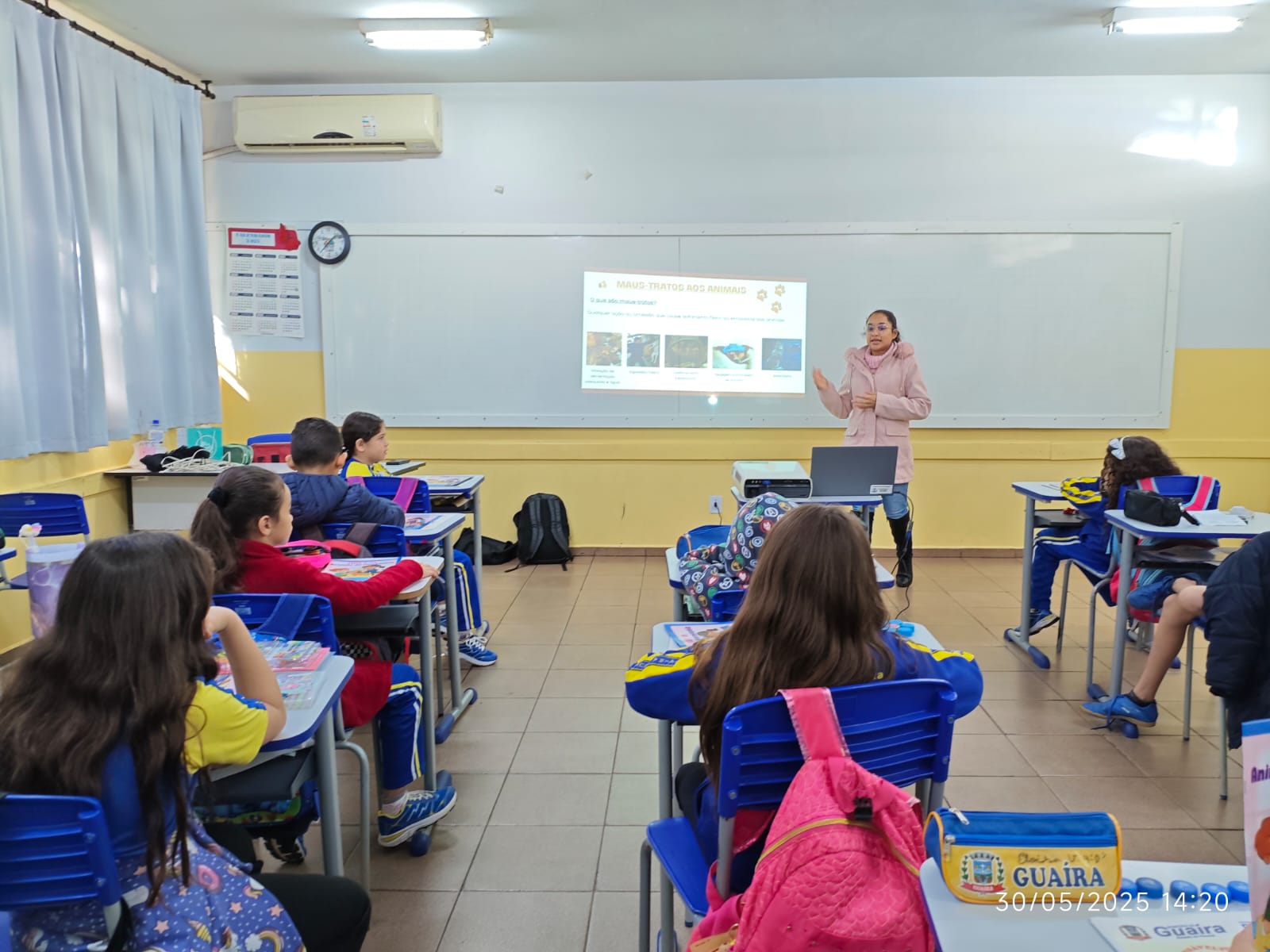 Alunos do ensino fundamental participam de palestra sobre maus-tratos aos animais