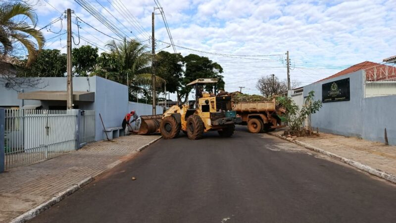 Município realiza limpeza urbana com mais uma etapa do rodízio de coleta de entulhos nos bairros