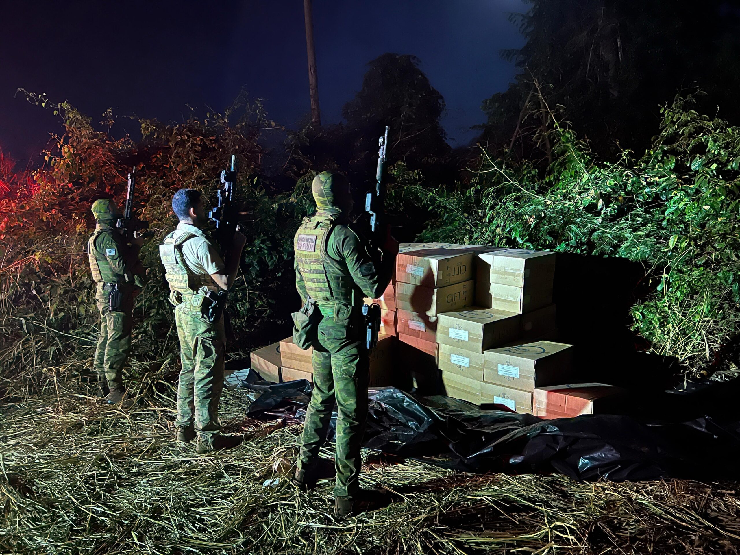 PF e BPFRON APREENDEM CARREGAMENTO DE CIGARROS CONTRABANDEADOS DO PARAGUAI EM TERRA ROXA – PR