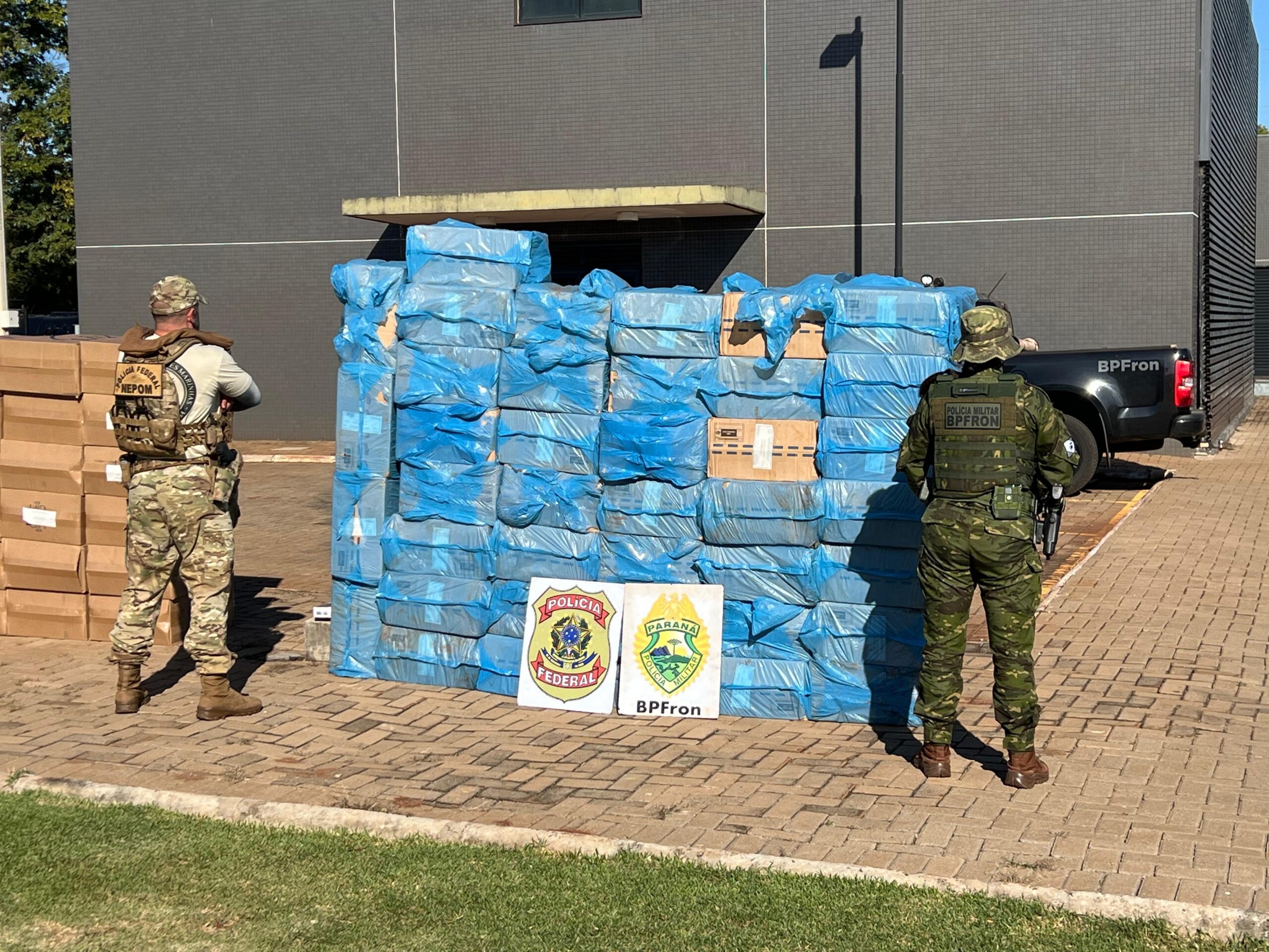 PF e BPFRON APREENDEM 02 CAMINHÕES CARREGADOS DE CIGARROS CONTRABANDEADOS DO PARAGUAI EM GUAÍRA – PR