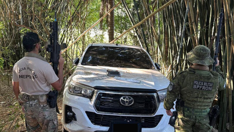 PF e BPFRON apreendem veículo furtado preparado para o contrabando