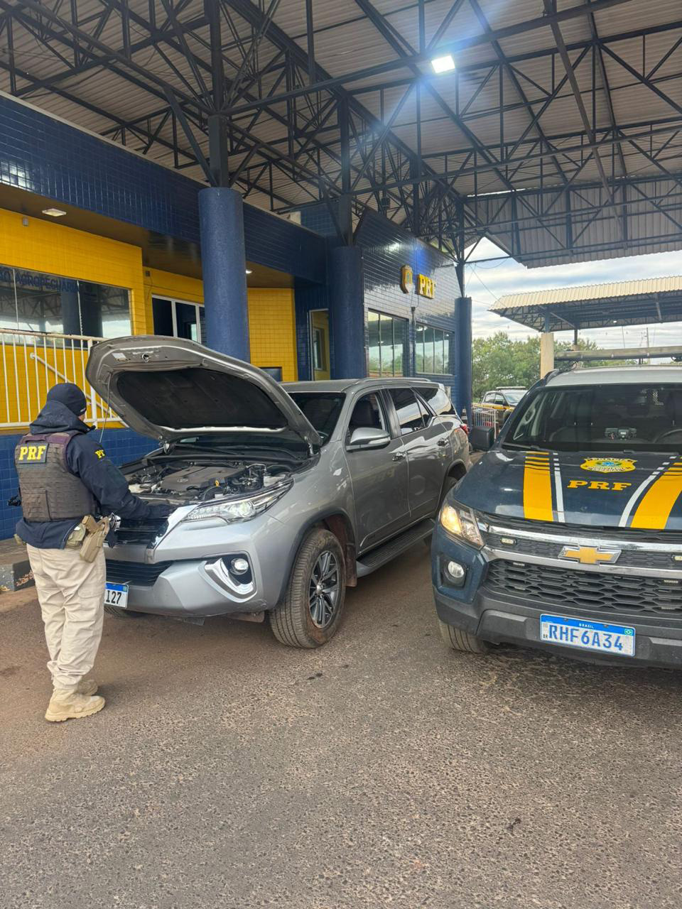 PRF recupera veículo roubado na BR-163, em Guaíra