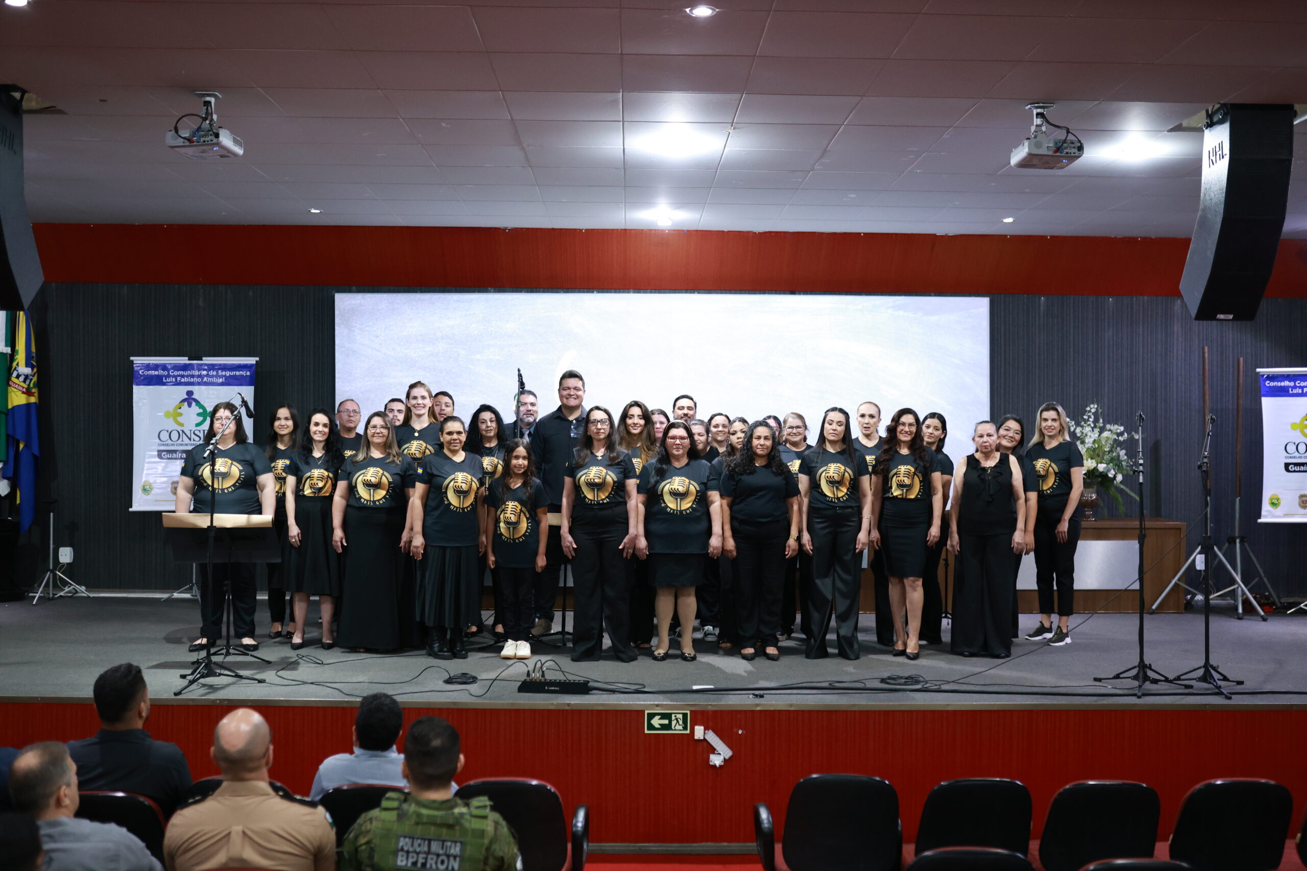 Coral “Mais que Vozes” realiza apresentação na IV Conferência Municipal de Segurança Pública