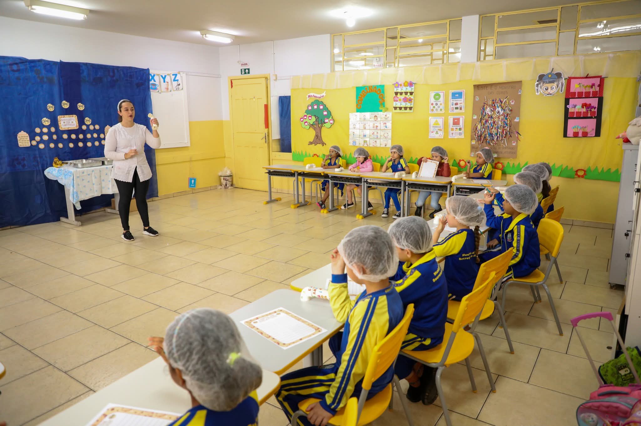 Alunos do Infantil 5 exploram aprendizado com receitas na prática