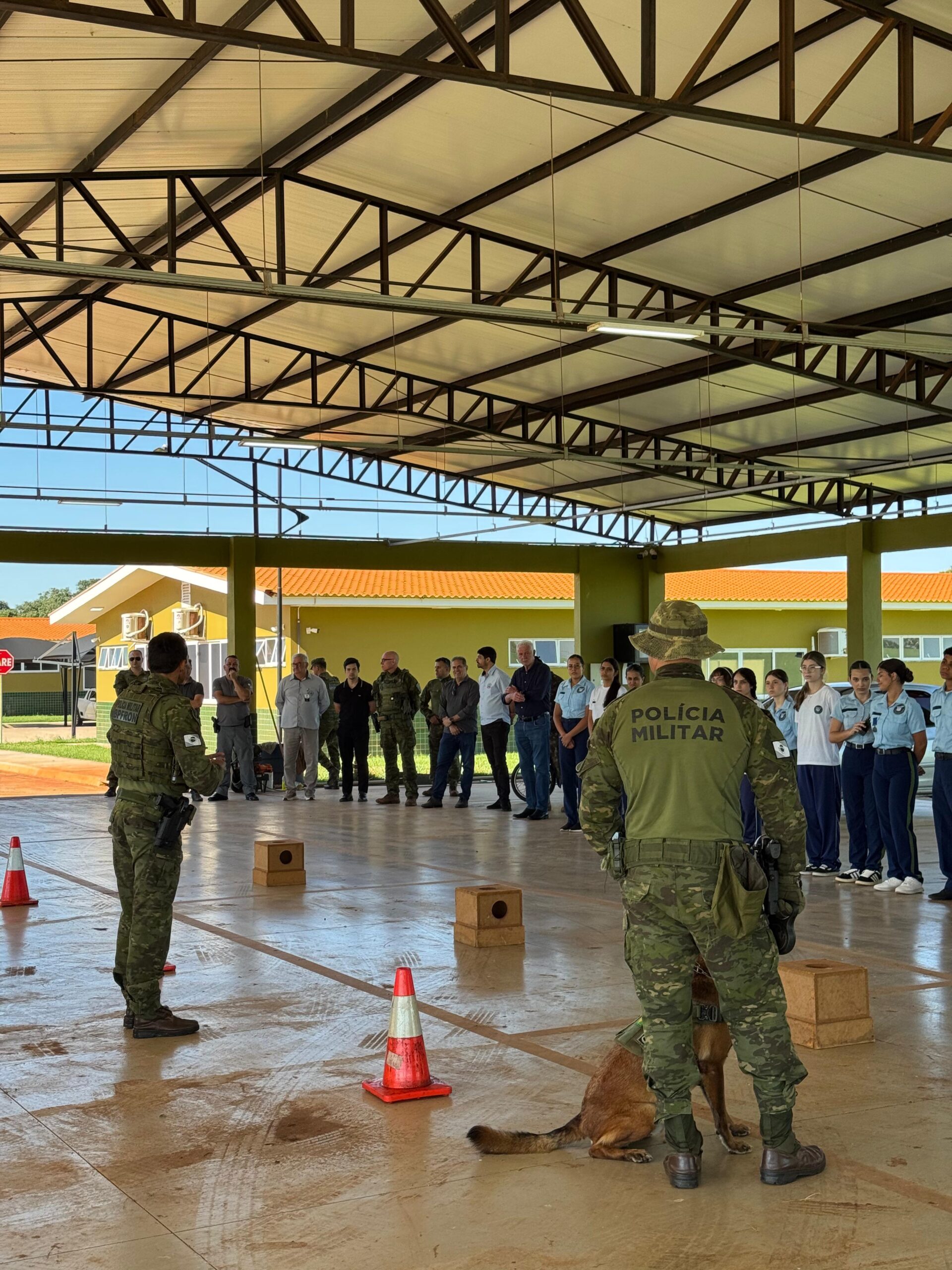 BPFRON REALIZA SOLENIDADE DO POLICIAL DESTAQUE E APROXIMA COMUNIDADE DA POLÍCIA MILITAR