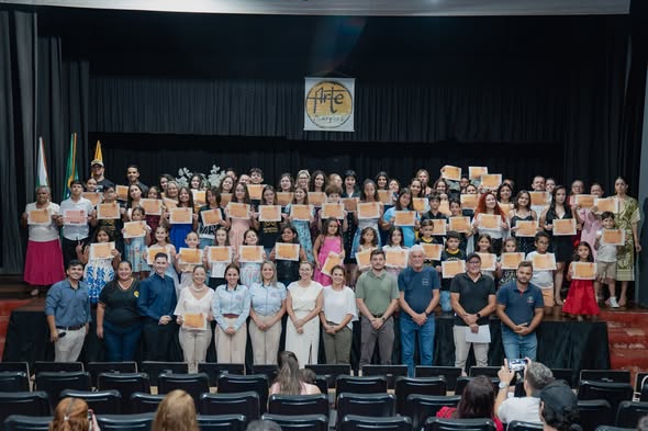 Município de Guaíra realiza entrega de certificados das Oficinas Culturais e celebra formação artística de alunos